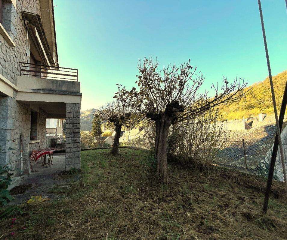 Maison à ENTRAYGUES-SUR-TRUYERE
