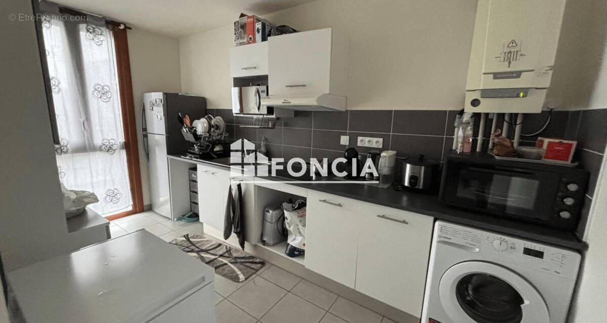 Appartement à BEAUZELLE