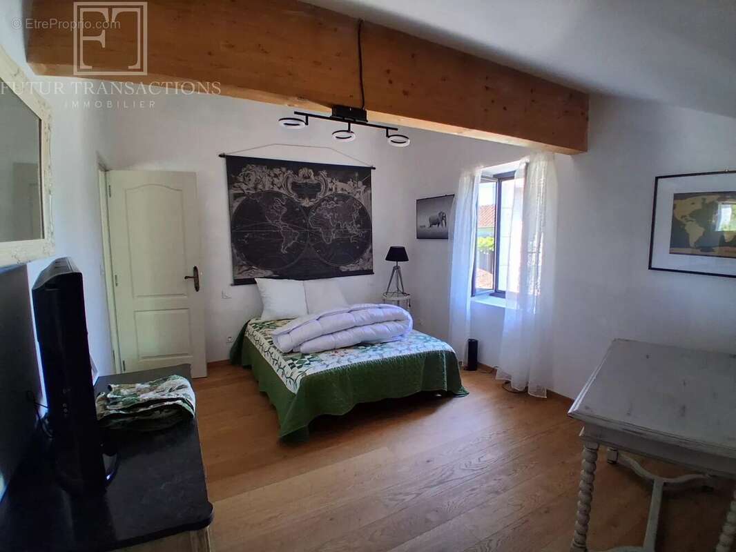 Maison à CONDAT-SUR-TRINCOU