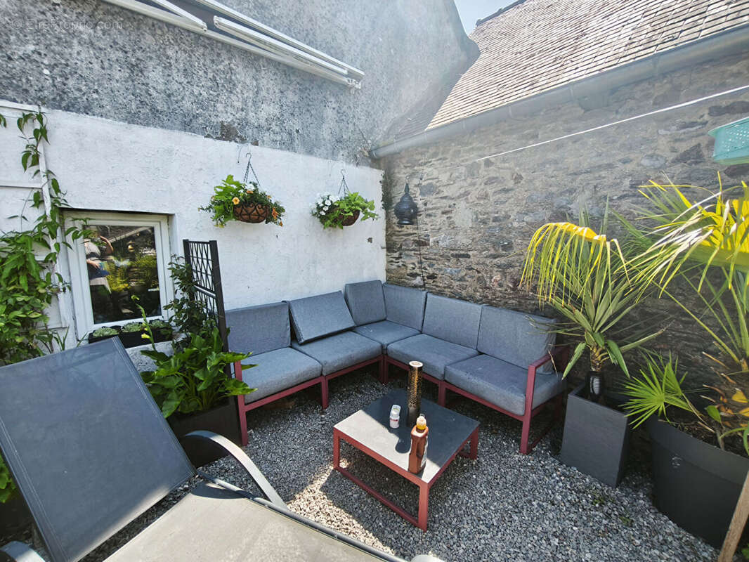 CÔTES-D'ARMOR, Saint-Mayeux, Maisonnette mitoyenne, trois chambres, centre du village - photo 16