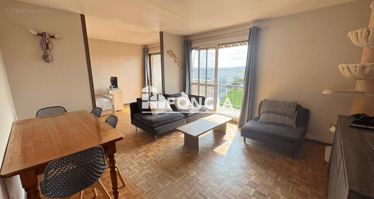 Appartement à FRESNES