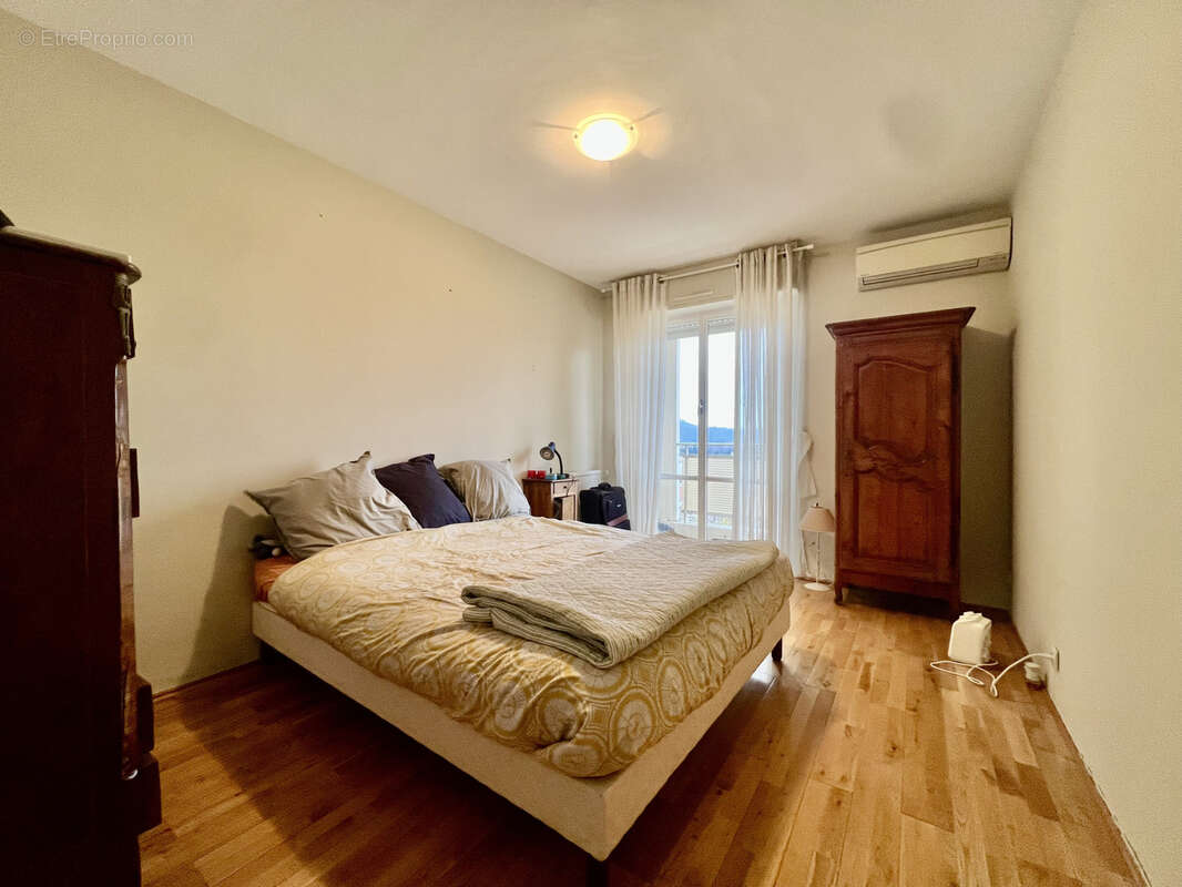 Appartement à BAGNOLS-SUR-CEZE