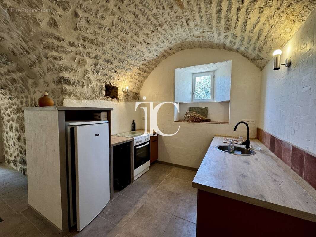 Maison à BERRIAS-ET-CASTELJAU