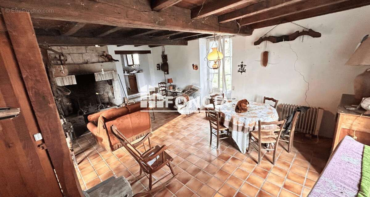 Maison à AGONAC