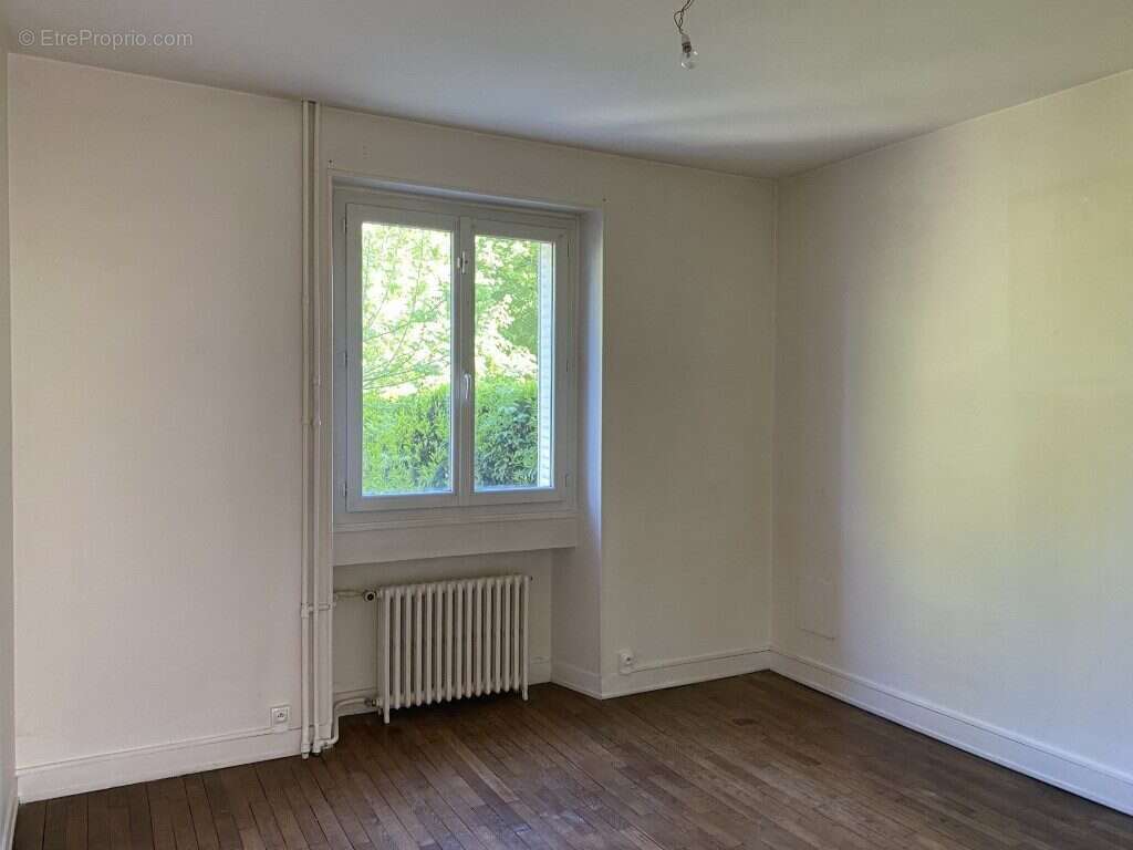  NIVEAU 1 - Maison à CHATEAUNEUF-LA-FORET