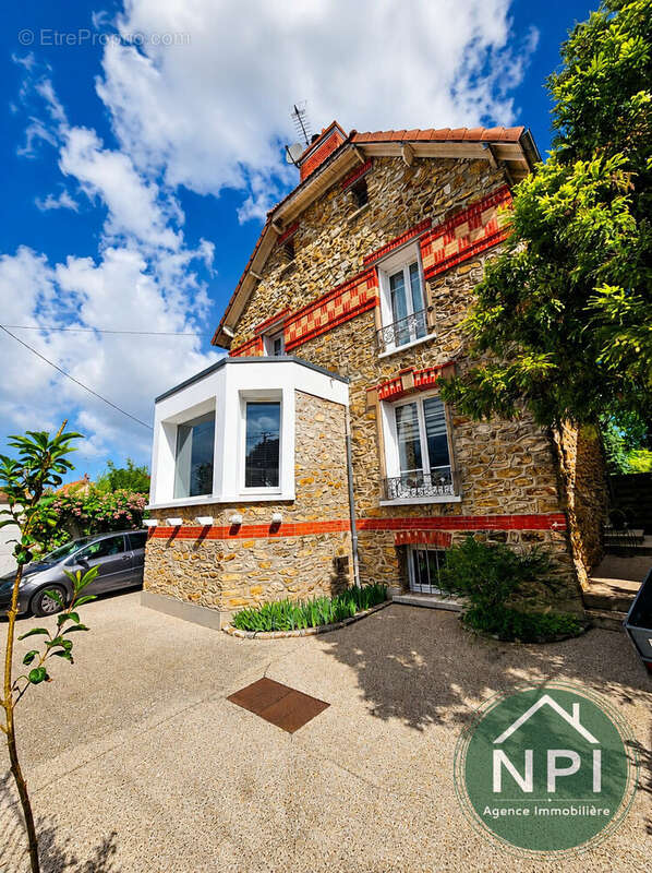 Maison à VAUX-LE-PENIL