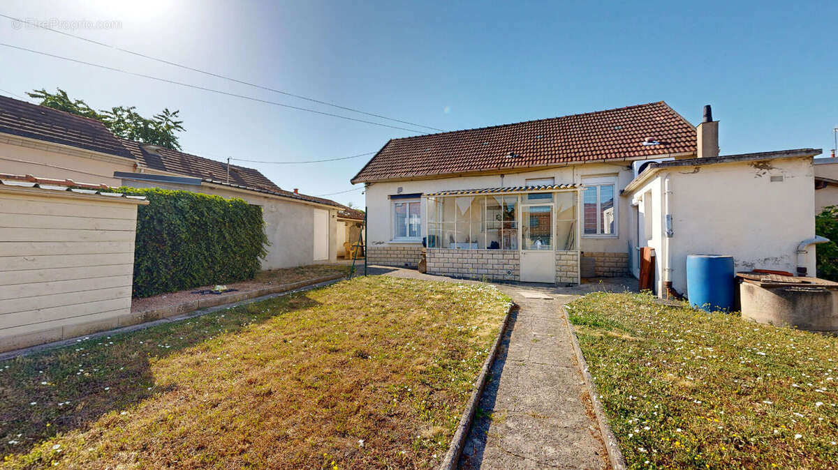 Maison à YZEURE