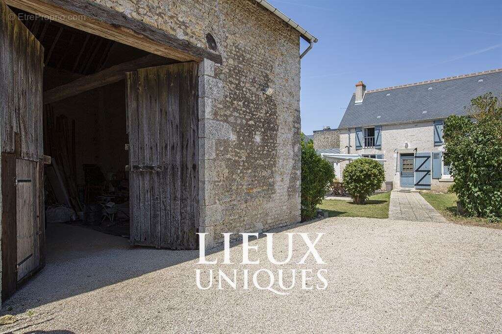 Maison à LA CHAPELLE-SAINT-MARTIN-EN-PLAINE