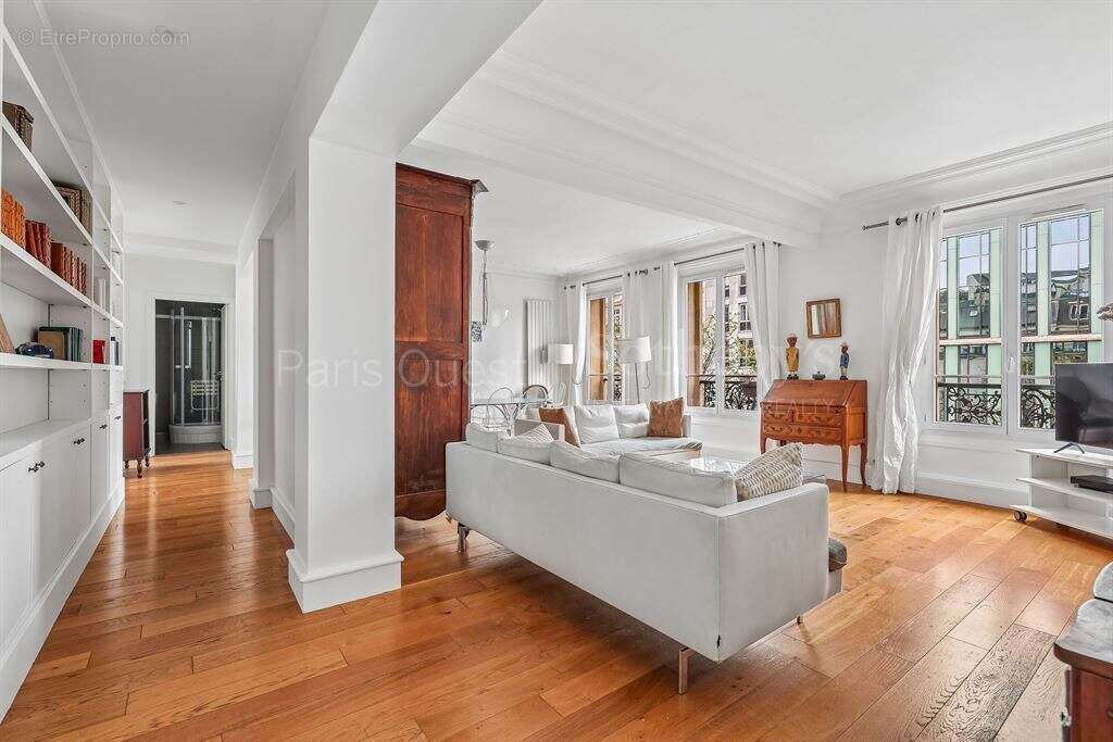 Appartement à PARIS-17E