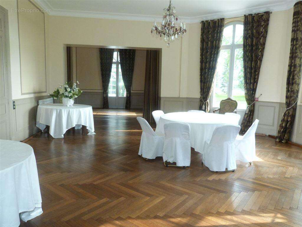 comprenant 4 salons parquetés - Autre à HENOUVILLE