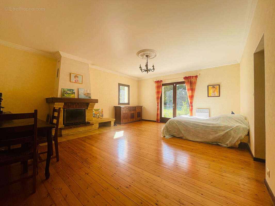 Maison à COMMEQUIERS