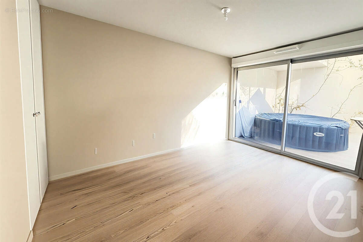 Appartement 65 m² à Begles  - photo 7