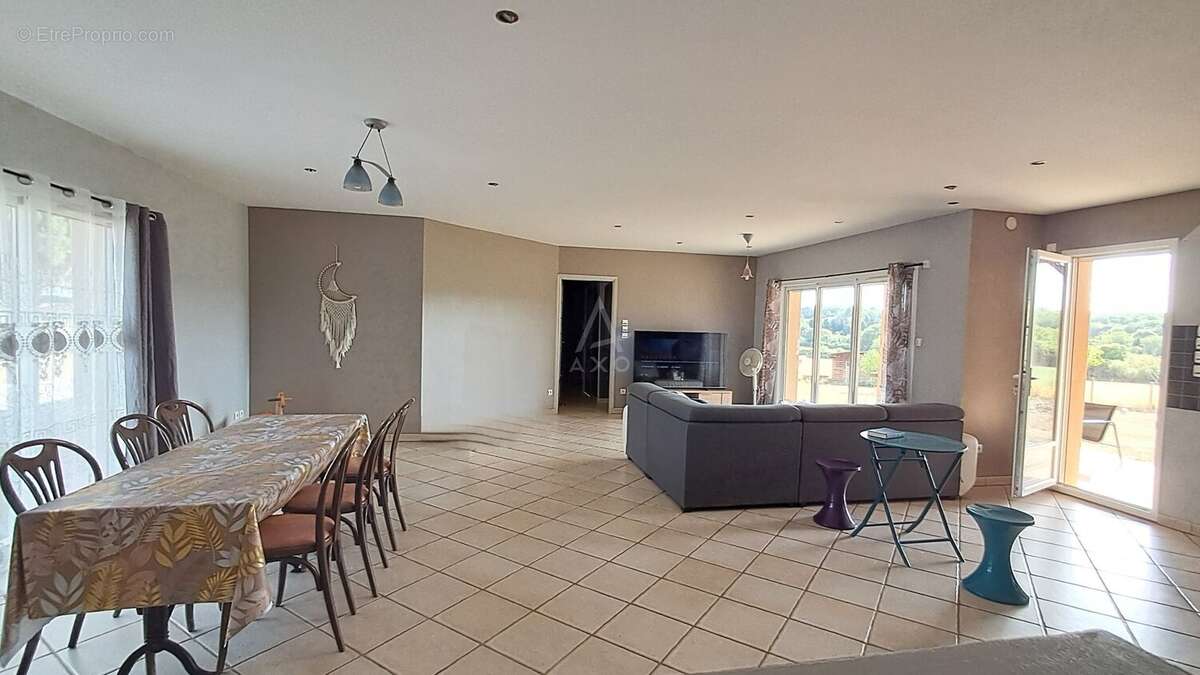 Maison de plain pied et hangar - photo 2