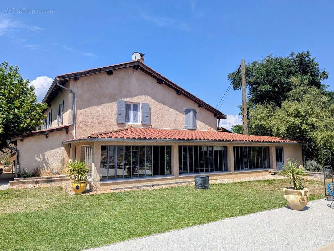 Maison 486 m² à Taponas  - photo 6