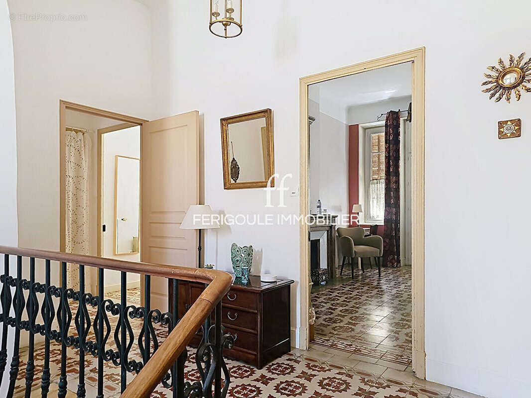 Avignon intra muros. Élégante demeure bourgeoise de caractère de 232 m² avec terrasse intimiste - photo 7