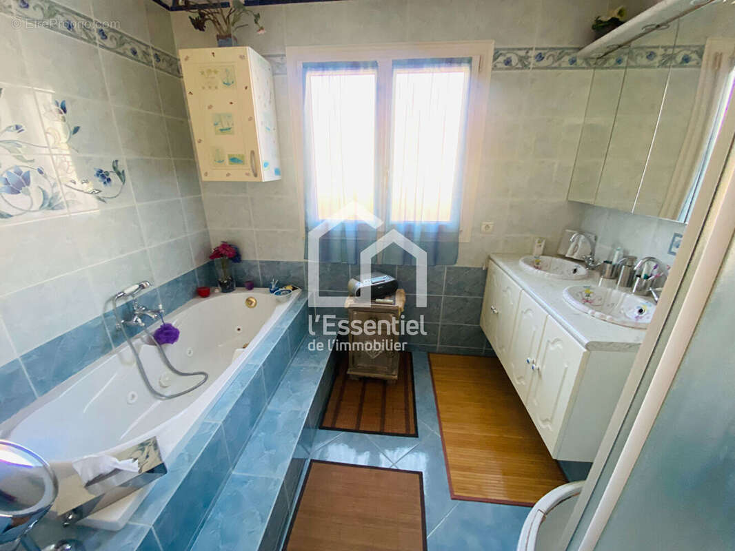 Maison à VAUX-SUR-SEINE