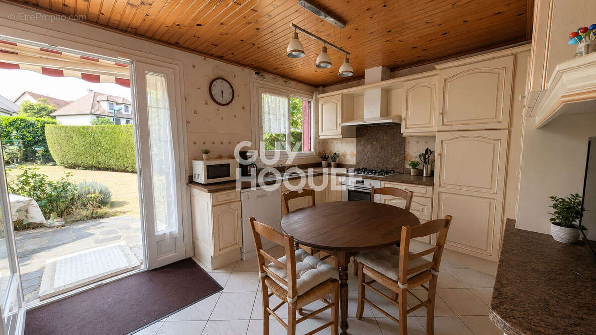 MANTES LA VILLE, Maison familiale 8 pièces, 6 chambres - photo 2