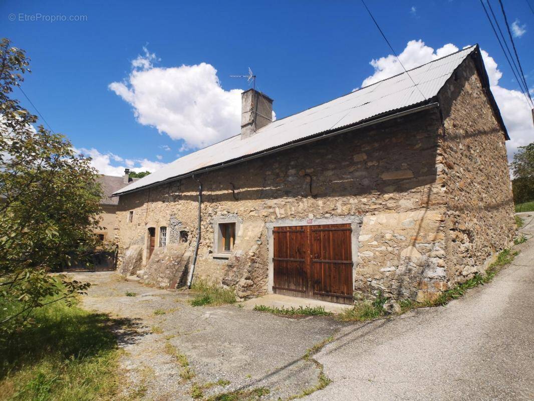 Maison à LA SALLE-EN-BEAUMONT