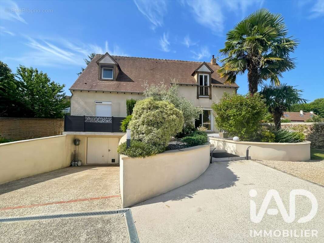 Maison 170 m² à Saint-Sauveur-Sur-Ecole  - photo 4