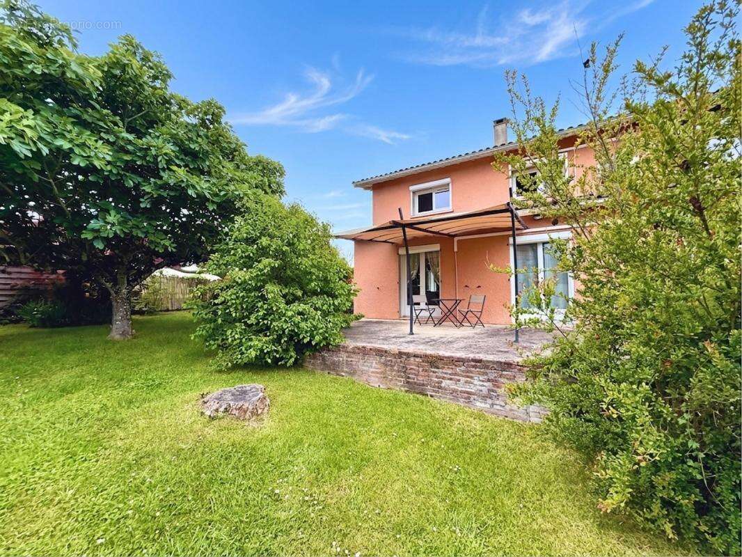 Maison à L'HONOR-DE-COS