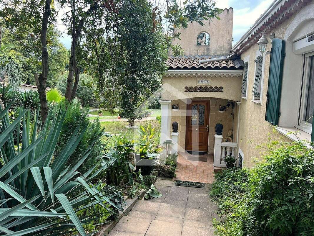 Maison à BOURG-LES-VALENCE