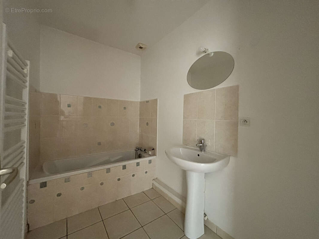 Maison en triplex avec jardin, garage et stationnement - photo 6