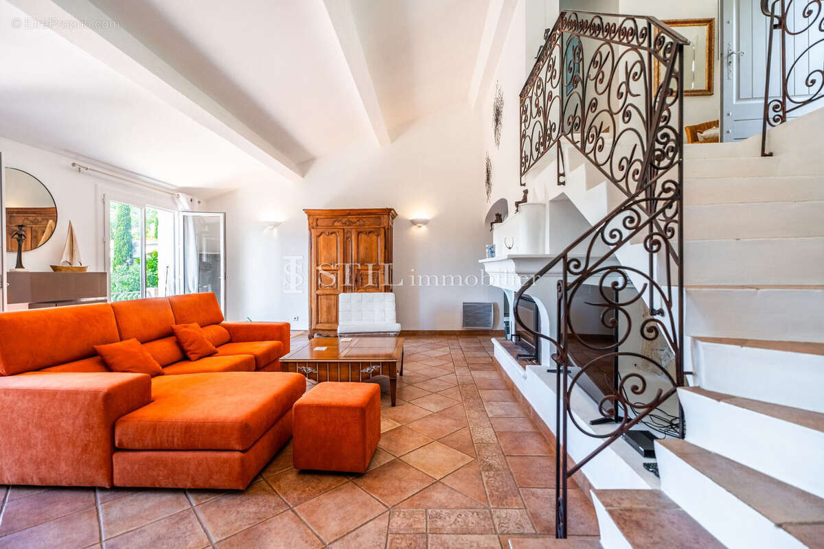 Maison à LES ISSAMBRES