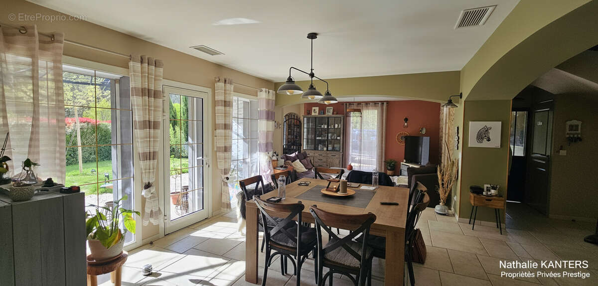 Maison à VINS-SUR-CARAMY