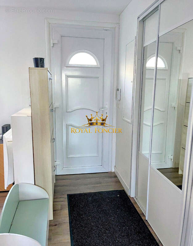 Entrée principale - Maison à DANGE-SAINT-ROMAIN