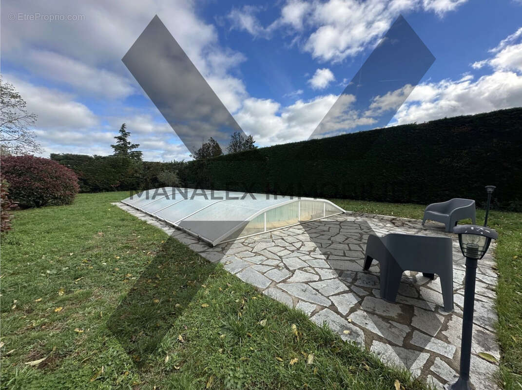 Maison à COMMELLE-VERNAY