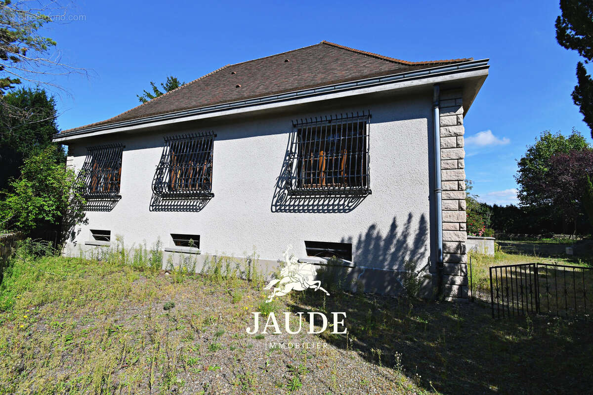 Maison à PERIGNAT-LES-SARLIEVE