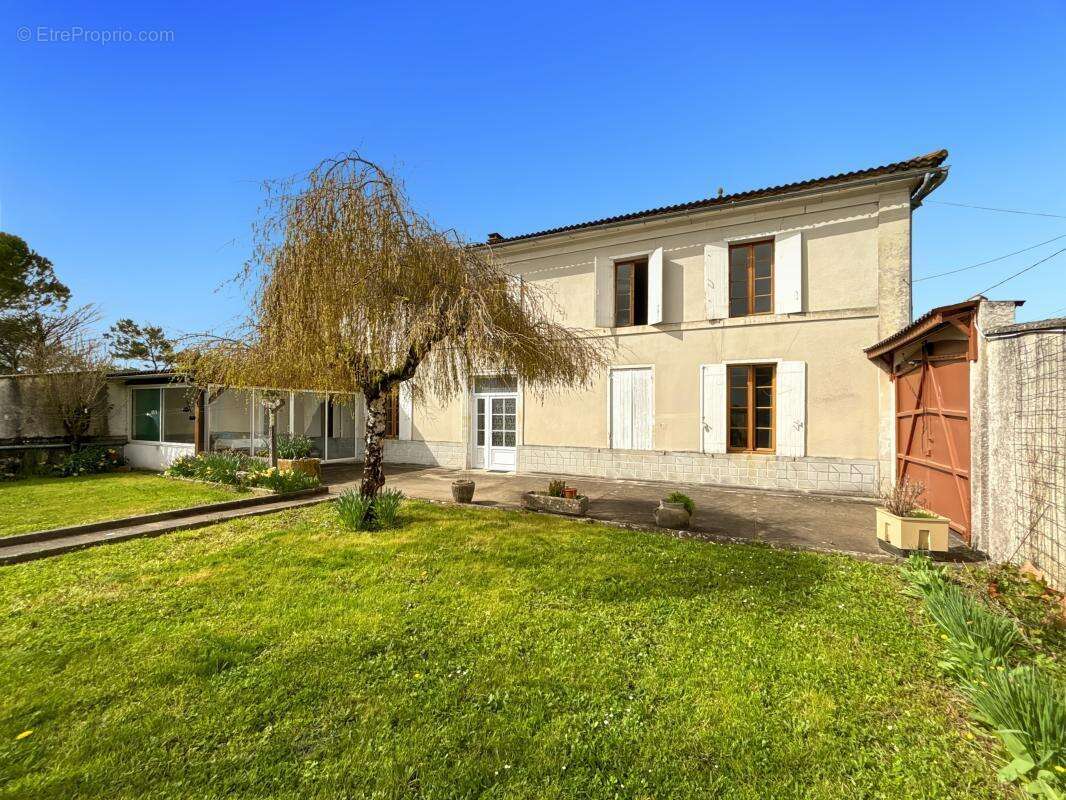 Maison à JARNAC-CHAMPAGNE