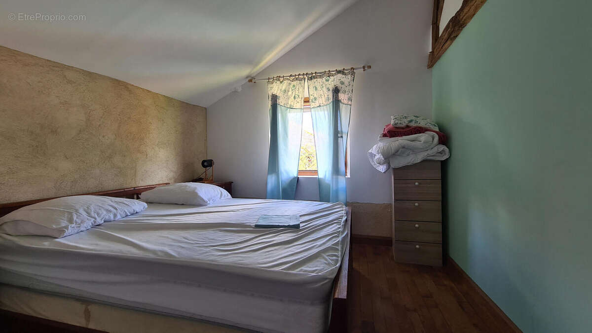 Jolie maison de village. 4 chambres, jardin clos, piscine. Proche Aubeterre. - photo 13