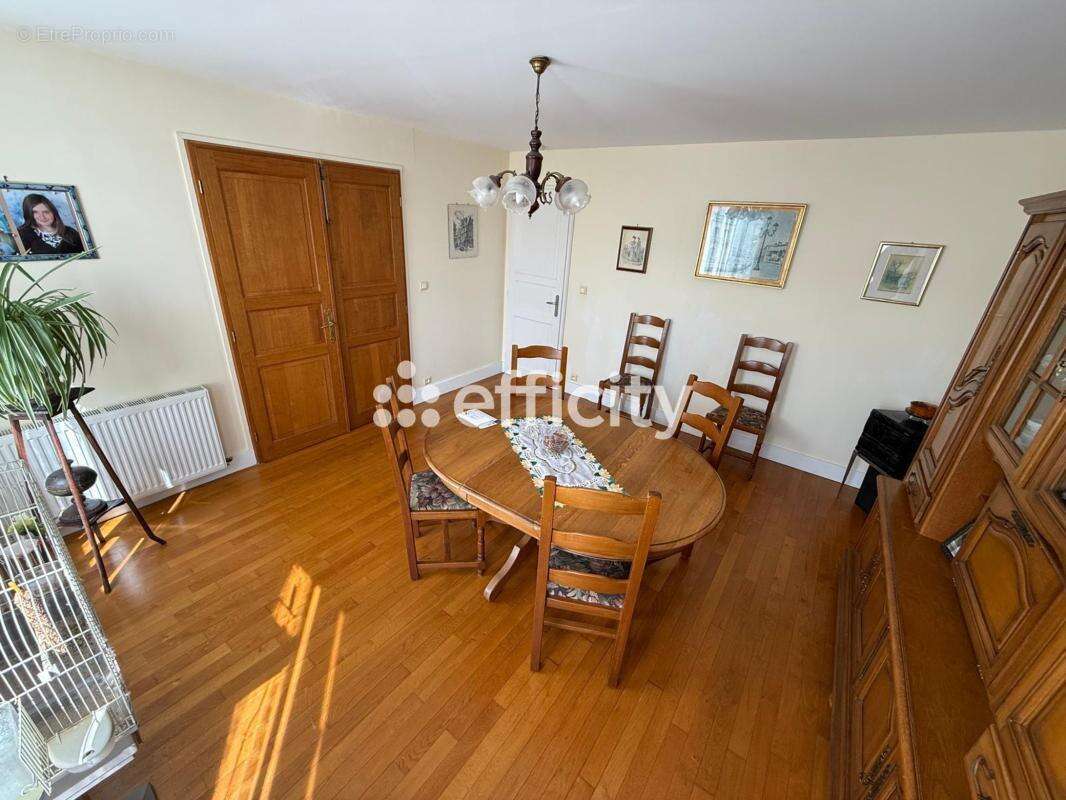 Appartement à MOUY