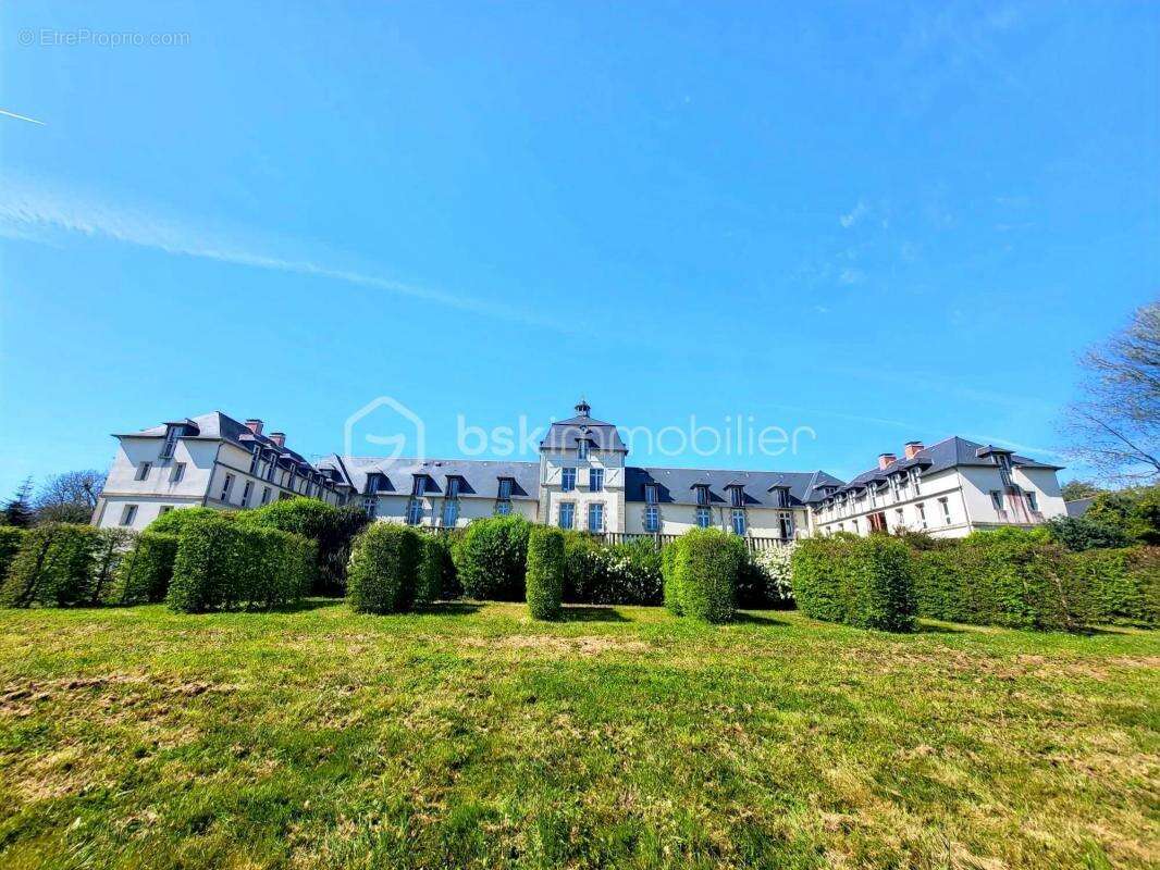 Superbe t2 meuble - piscine - deux balcons - place de parking - photo 12