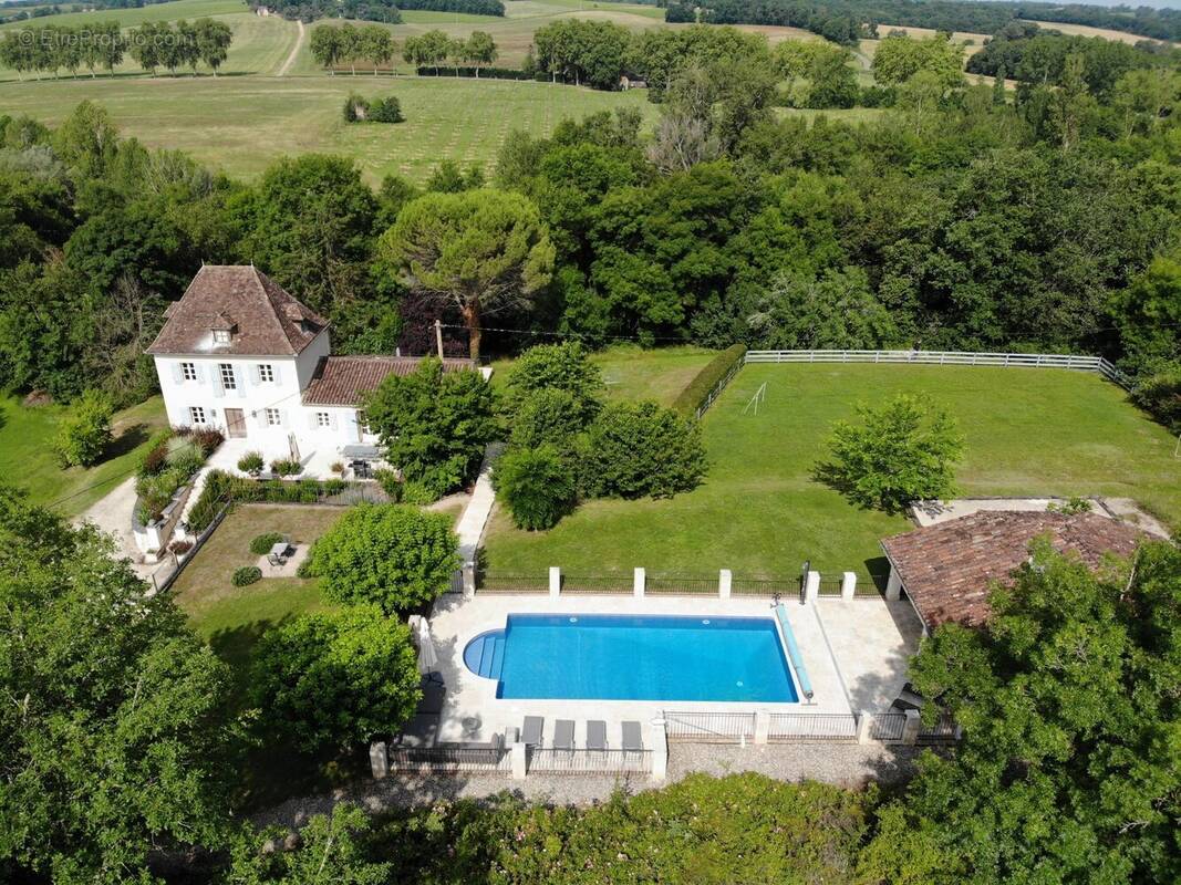 Maison à VALENCE-SUR-BAISE