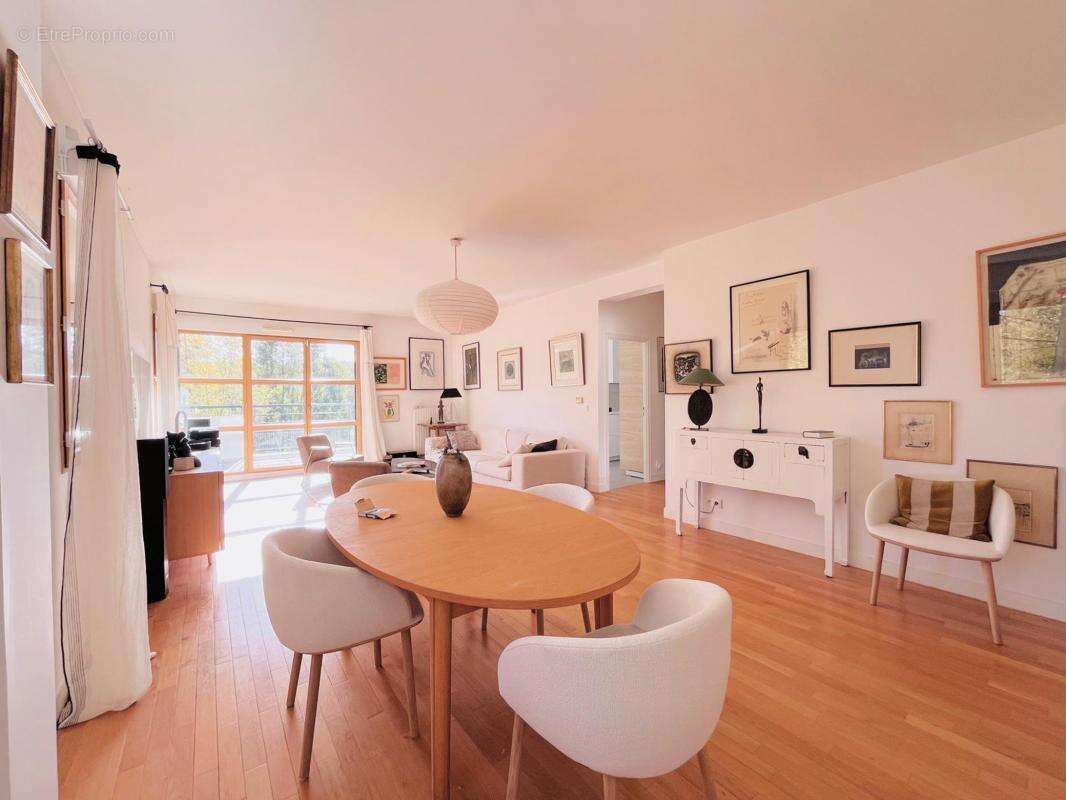 Appartement à MARNES-LA-COQUETTE