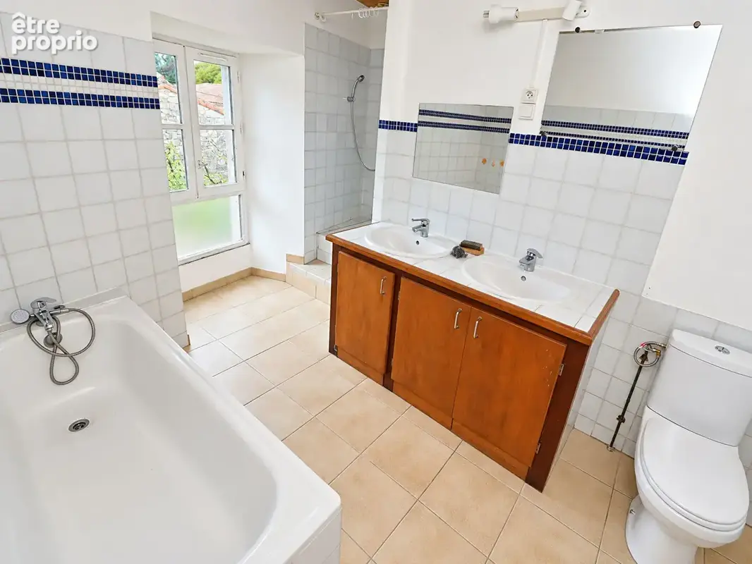 Ensemble immobilier de 3 maisons - Environ 253 m² habitables - 7 chambres - Terrain arboré de 2 790 m²  - 3 garages - Toitures r - photo 4