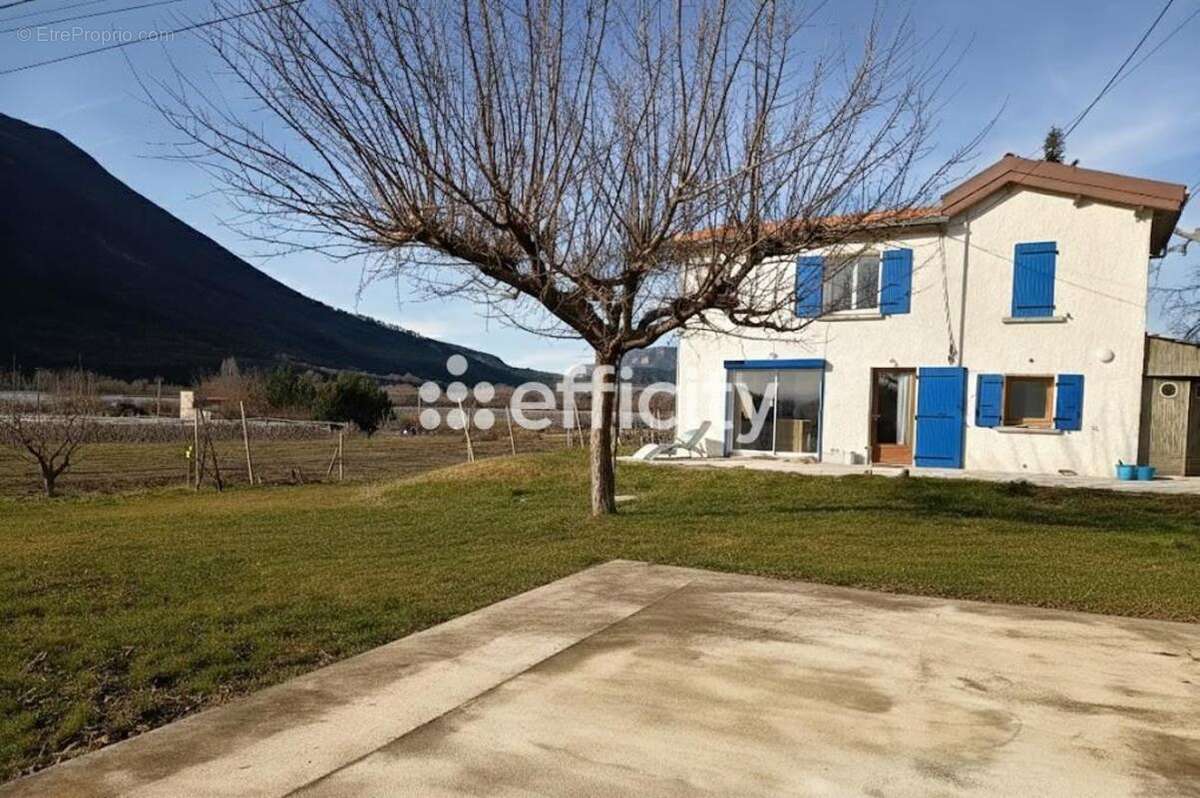 Maison à LARAGNE-MONTEGLIN