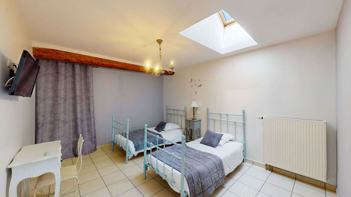A VENDRE ! Domaine de réception avec activité  Murs et fonds de commerce  Saint-Pierre-du-Perray (91) - photo 9