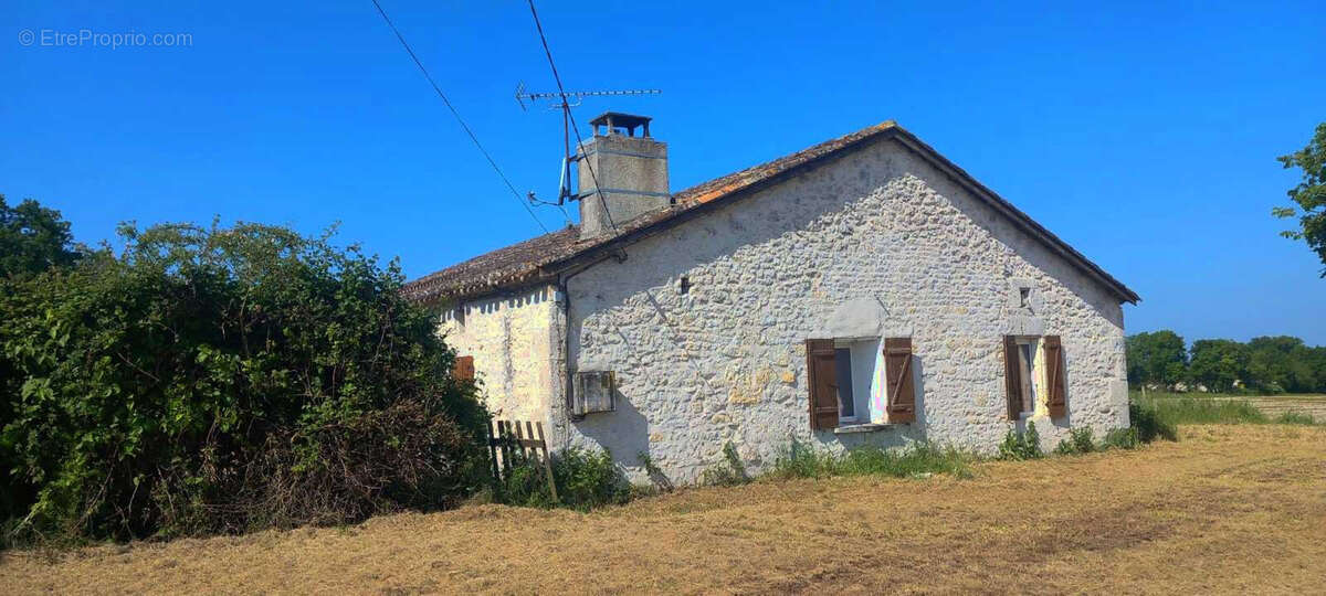 Maison à MONTAIGU-DE-QUERCY