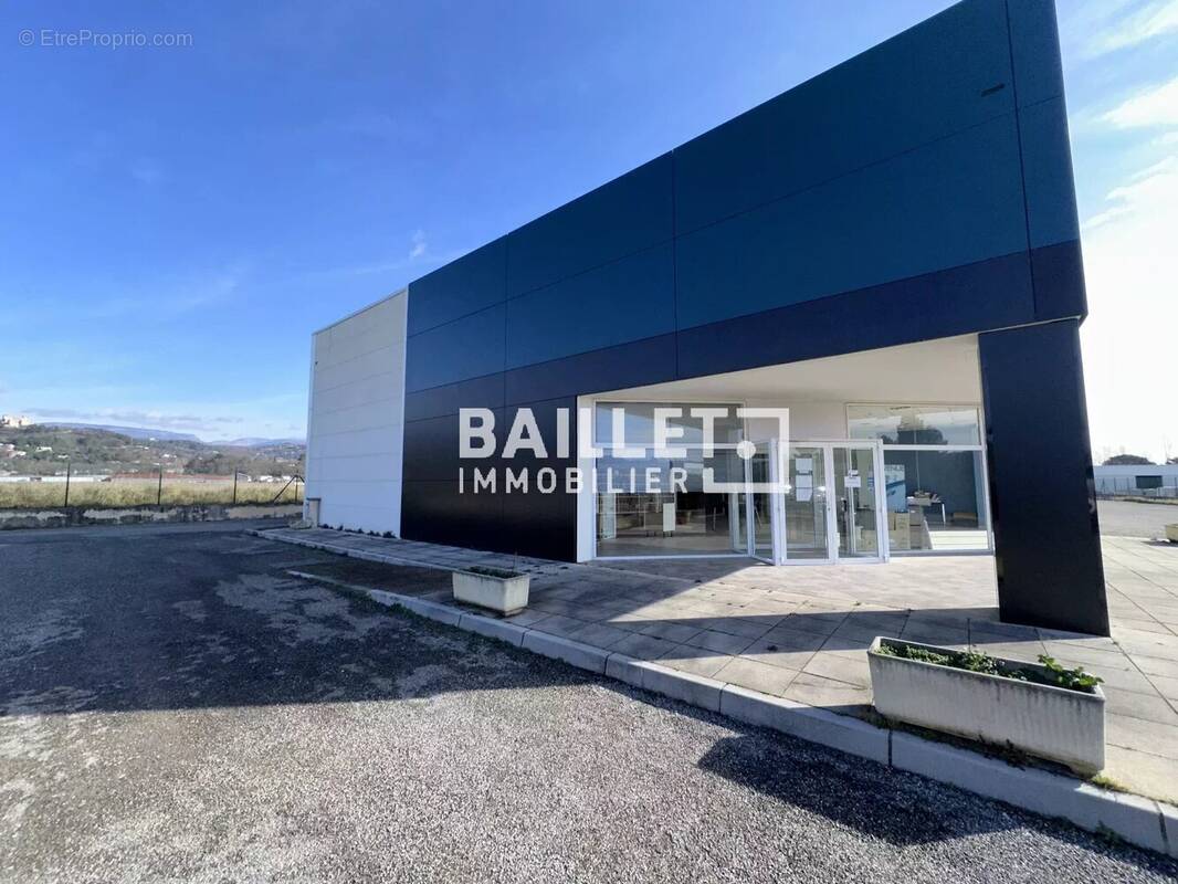 Commerce à TOURRETTES