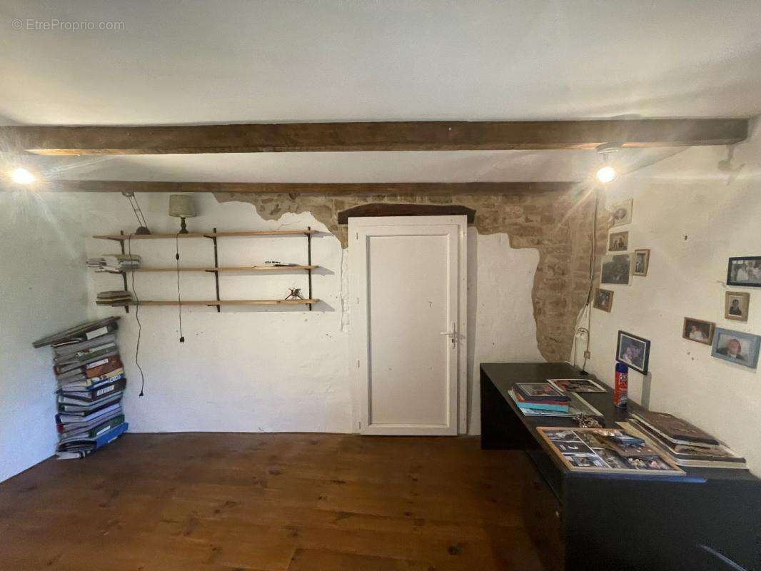 Maison à CLUSSAIS-LA-POMMERAIE