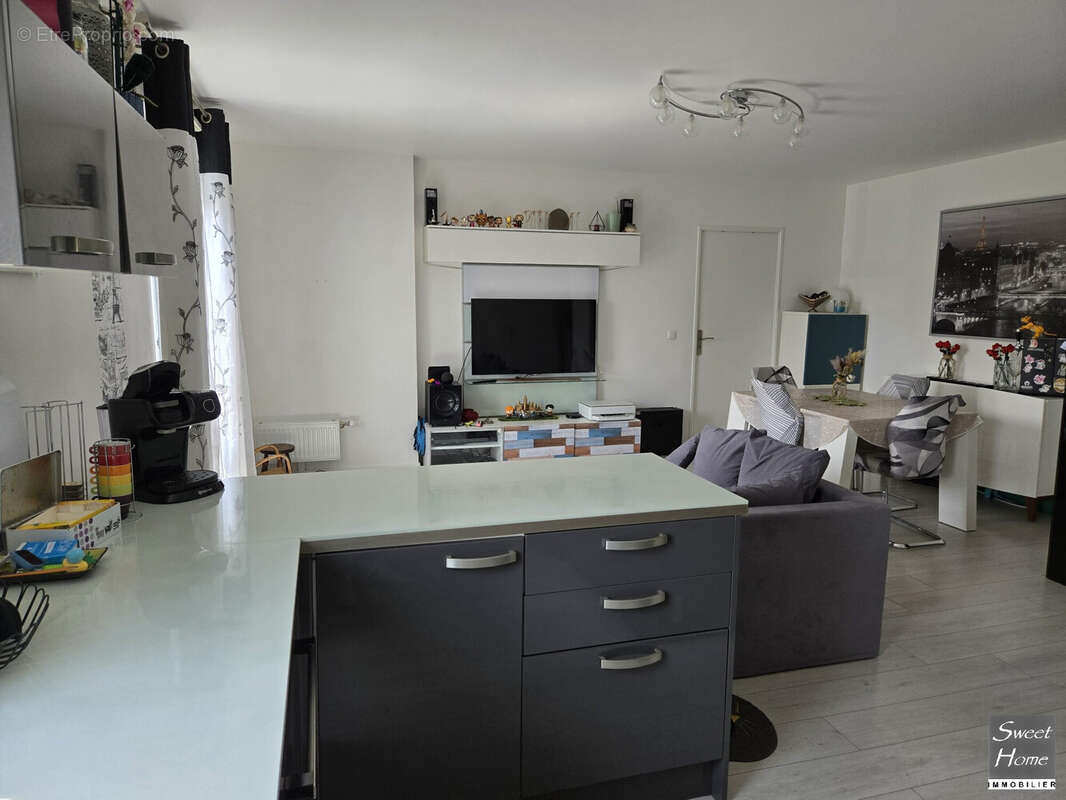 Appartement à MAGNY-LES-HAMEAUX