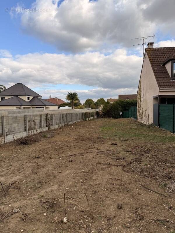 Terrain à SAINT-GERMAIN-LES-ARPAJON