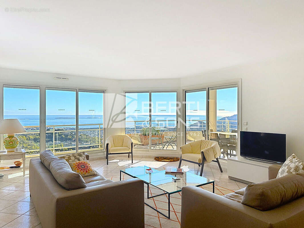 Appartement à MANDELIEU-LA-NAPOULE