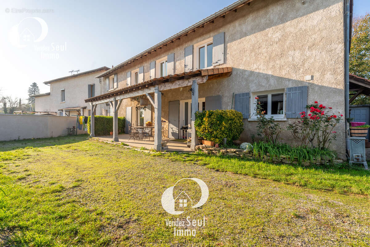 Ancienne ferme rénovée de 202 m2  avec dépendances et terrain de 1 295 m2 - Pusignan - photo 11