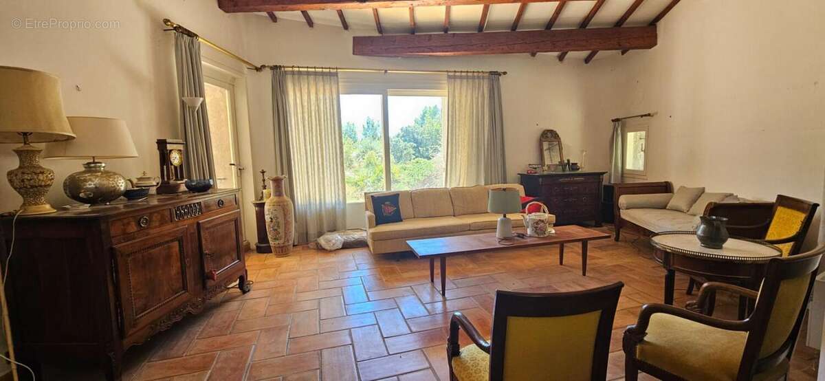 Maison à LE REVEST-LES-EAUX