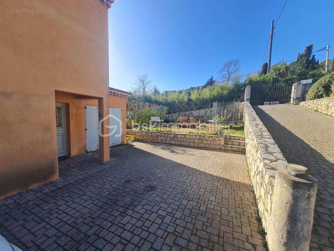 Entre cannes et antibes – maison 5 pièces de 114 m² – 80 m² d’annexes – piscine - photo 21