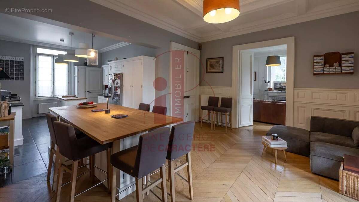 Maison à FONTAINEBLEAU